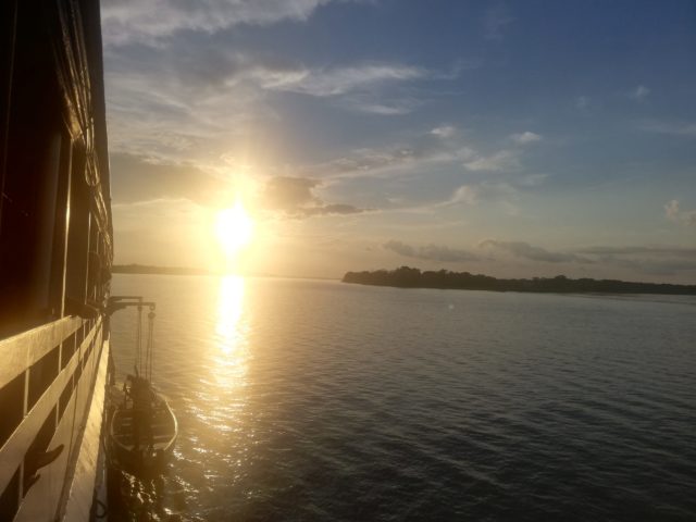 アマゾン川の夕日