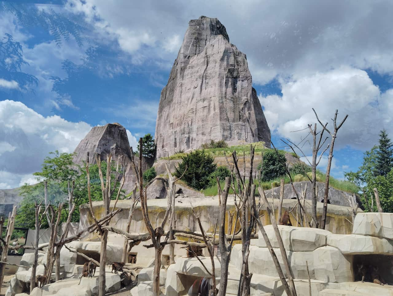 パリ動物園の巨大な人工岩