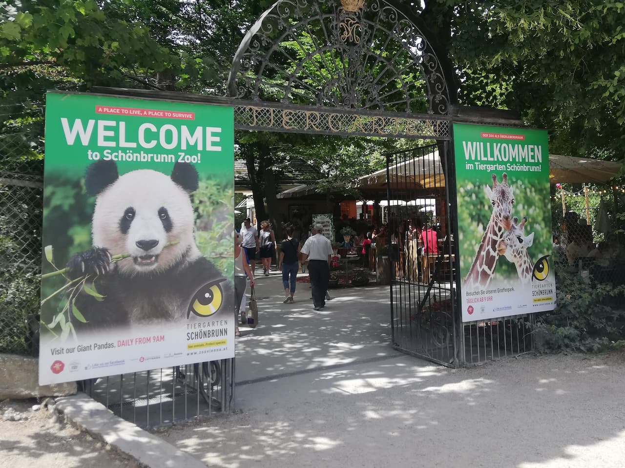 世界最古の動物園シェーンブルン動物園のゲート
