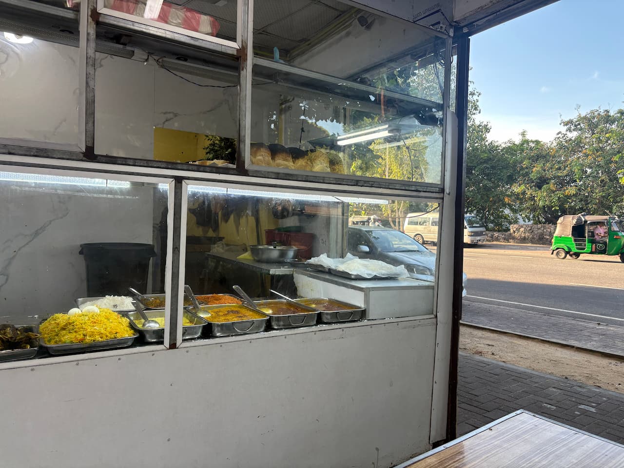 スリランカのコロンボ_ローカルのカレー屋